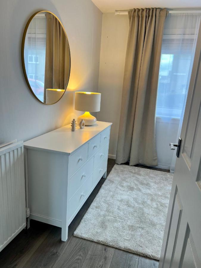 House With Garden And Parking 15 Min To City Center 에든버러 외부 사진